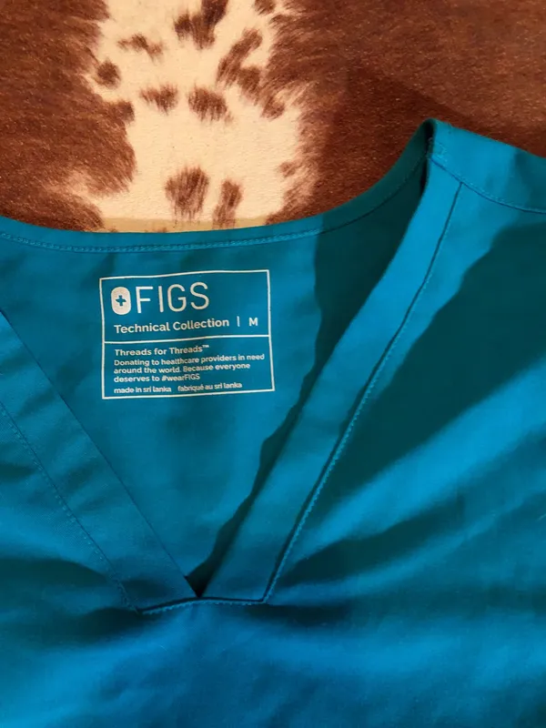 Figs Technical Collection scrub top  size medium  - Image 3