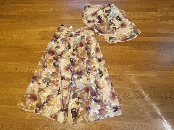 NWOT Floral Wrap top and matching palazo pants in Cream and Mauve - Image 4