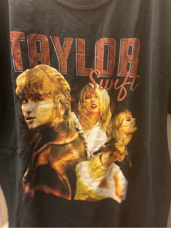 Gildan Taylor Swift Black Graphic Tee Shirt size Large Vtg - Image 2