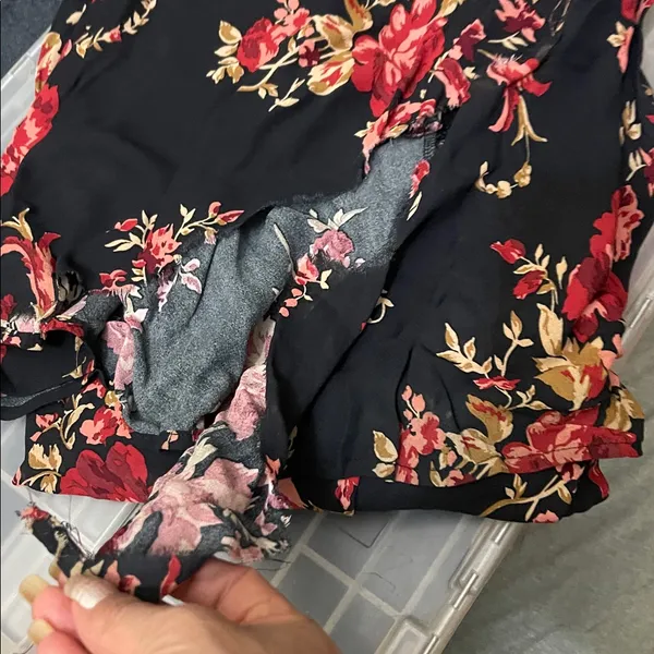 Reformation Para Maxi Floral Dress size Small damaged hem - Image 5