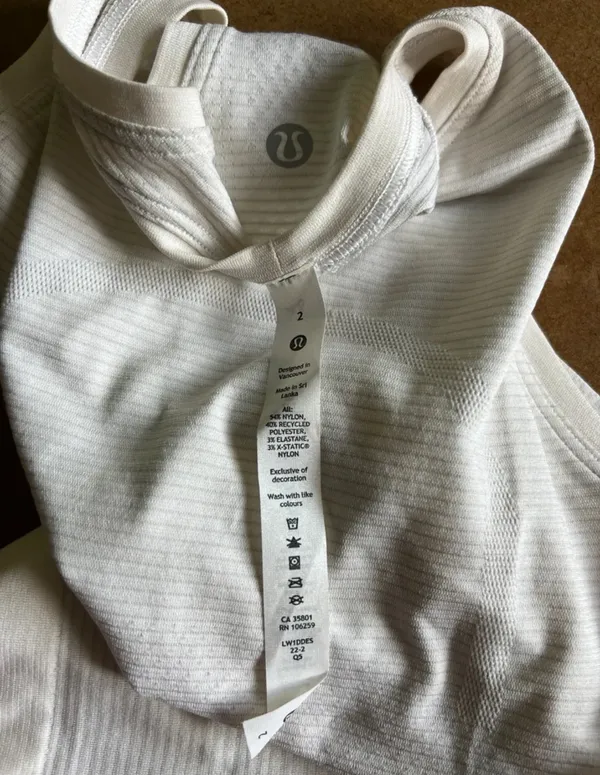 Lululemon High Neck White Swiftly Tech Tank Size 2 - Image 3