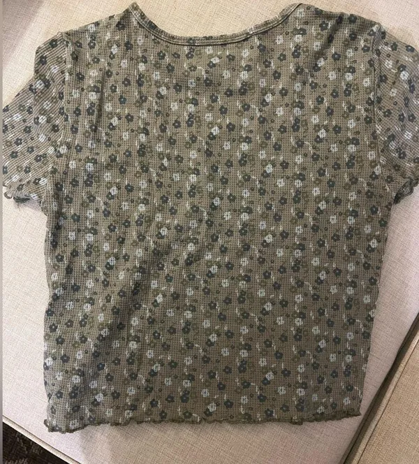 American Eagle Floral Crop Top. - Image 3