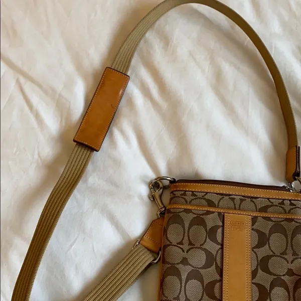 Coach crossbody purse - Image 3