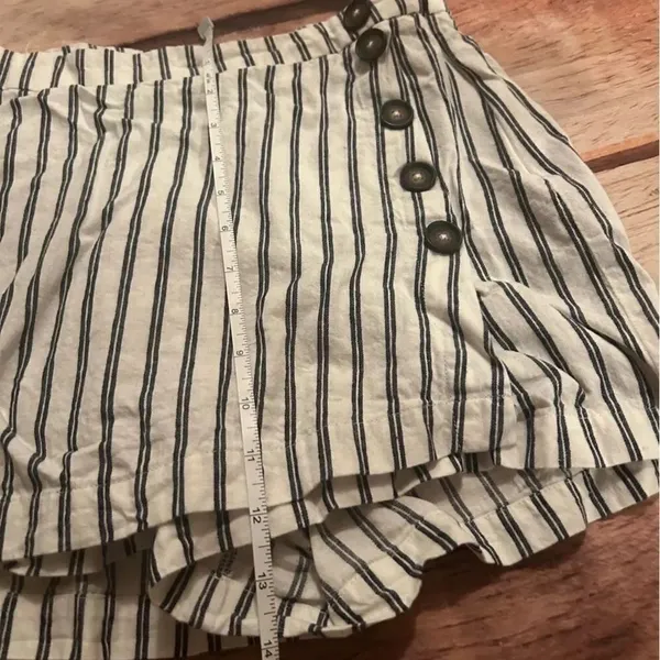 Altar’d State women’s navy/white pin striped skirt size medium - Image 4