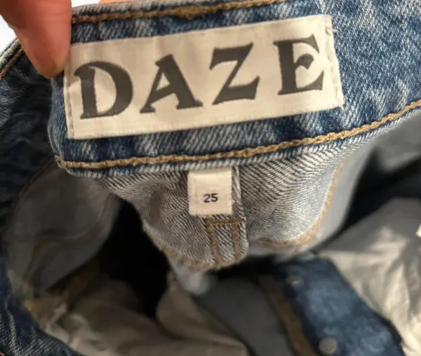 Daze Denim Women's 25 Blue "Just Right" Rigid & Stretch Mid Rise Jeans - Image 5