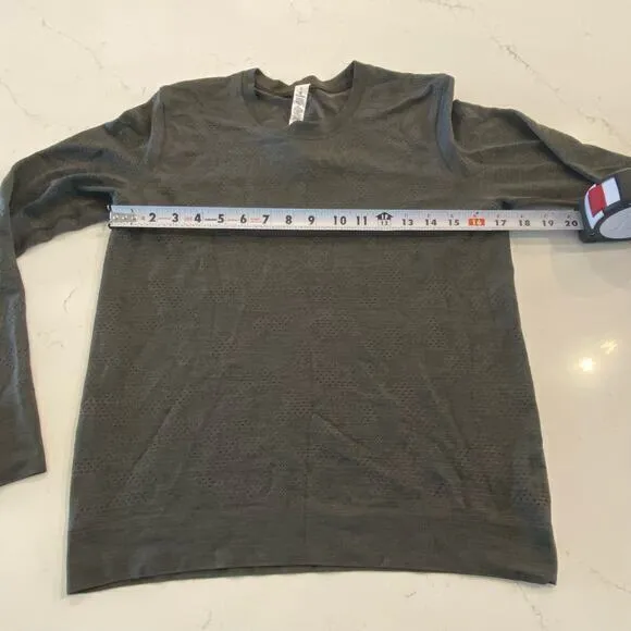 Lululemon Gray Long Sleeve Workout Top Shirt Size‎ 6 - Image 5