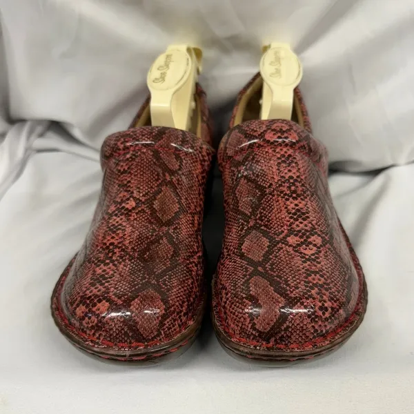 b.o.c NEW Women's Pink and‎ Brown Leather Embossed Slip On Chunky Clogs Sz 7 - Image 2