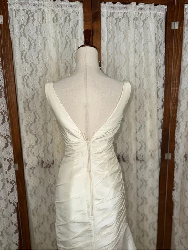 Beautiful Vintage Y2K Moonlight Ivory Taffeta Wedding Gown - Image 8