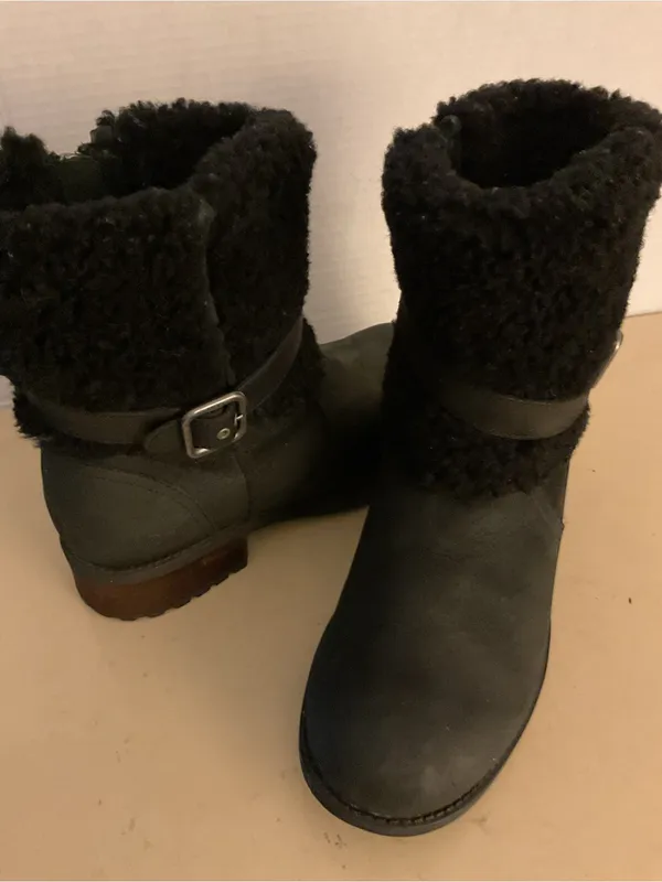 UGG women black leather 7.5Shearling biker Boots US - Image 5