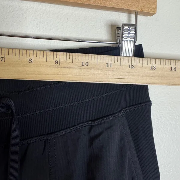 Lululemon Jogger Pants Women's Beyond the Studio Seersucker black size 4 gym - Image 4