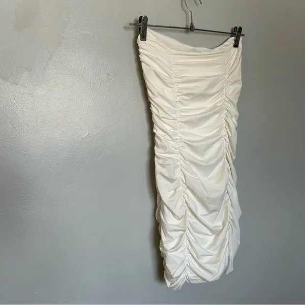 White Strapless Ruched Dress Large - Image 2