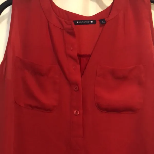 🎉4 for $20 Architect size small sleeveless blouse Red - Image 3