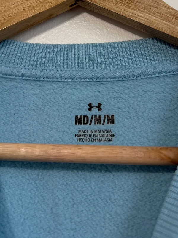 Under Armour Pullover Sweater Center Logo Size Medium - Image 3