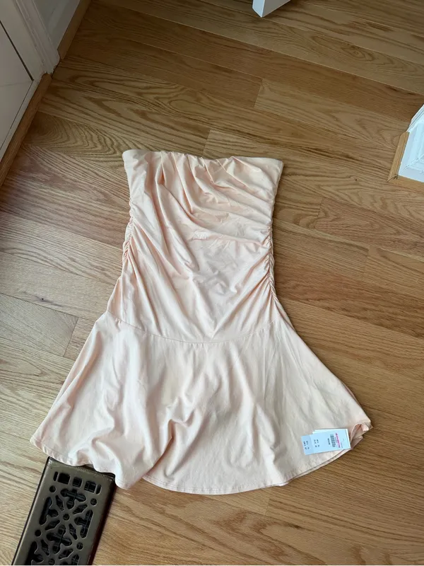 Abercrombie & Fitch Strapless Ruched Mini Dress NWT Medium Built In Shorts Peach - Image 5