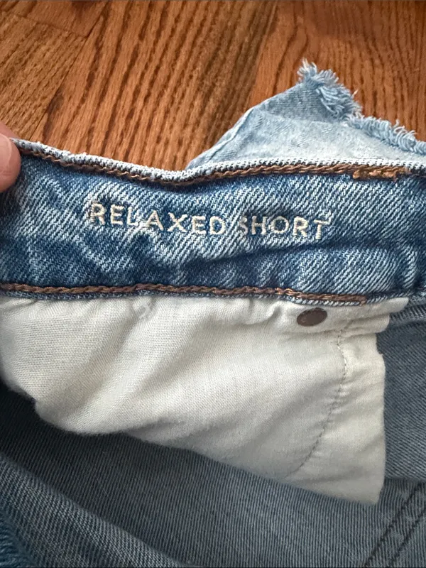 American Eagle Relaxed Light Blue Distressed Denim Shorts Size 8 - Image 3