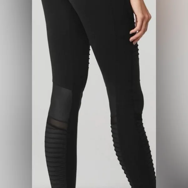 Alo Yoga Women's Black High Waisted Moto Legging Pants Medium Athleisure Yoga - Image 8