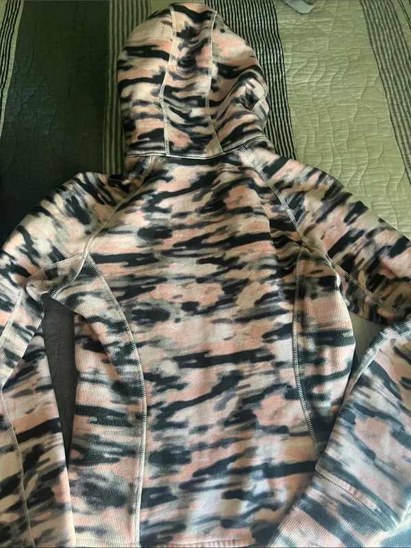 lululemon athletica Pink Camo Scuba hoodie sz6 - Image 9