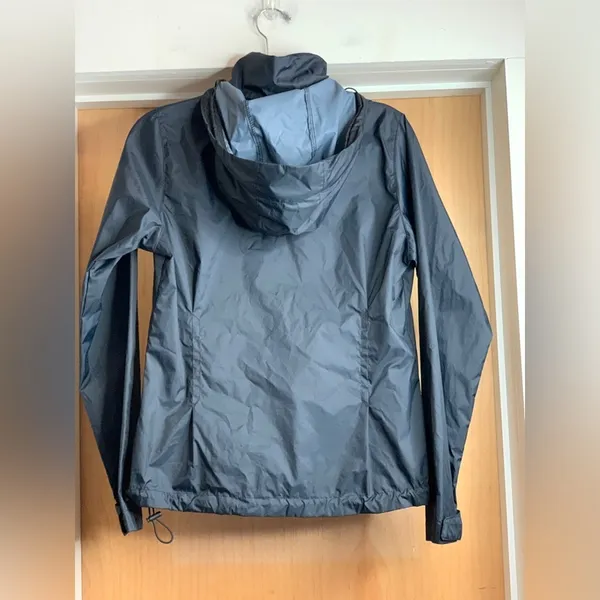 Columbia Women's Black Hooded Windbreaker Hiking Jacket - Gorpcore. Size-Small - Image 3