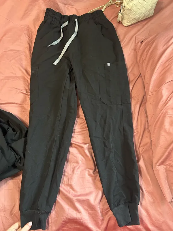Black FIGS Set Scrubs - Image 2