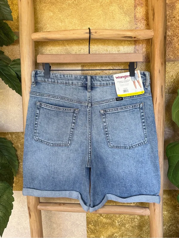 NEW Wrangler Women’s High Rise Rolled Hem Light Blue Denim Jorts/Shorts, Size 6 - Image 6