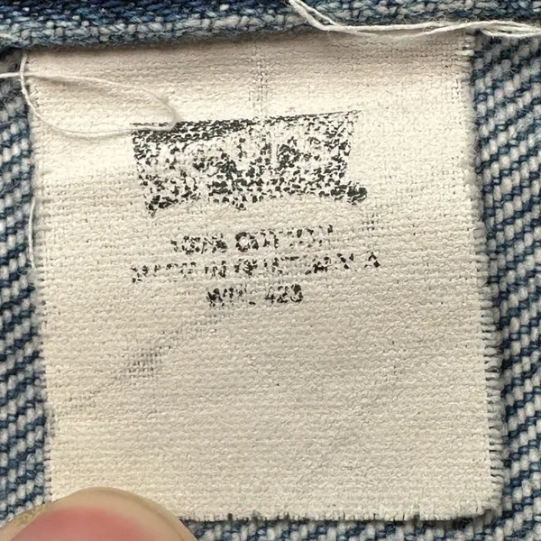 Levi's | W31 | 501 Button-Fly Medium Wash 2-Inch Inseam Cut-Off Jean Shorts - Image 5