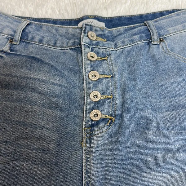 Hawalili Distressed Jean Shorts 3X - Image 2
