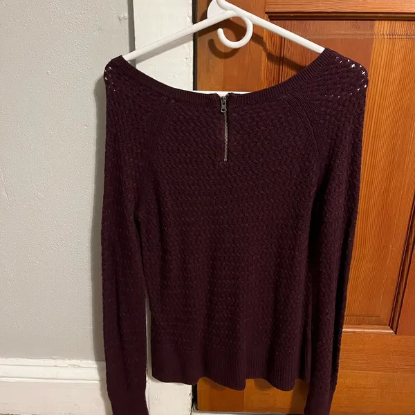 NWOT maroon American Eagle sweater. Size small - Image 2