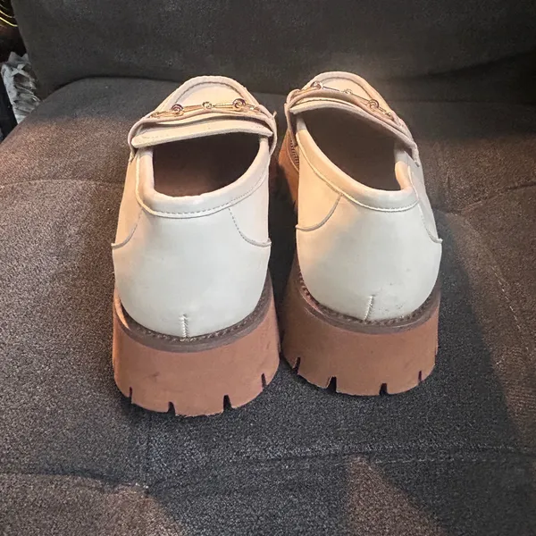 Cushionare Chic Cream Loafers with Gold Accent - Image 7