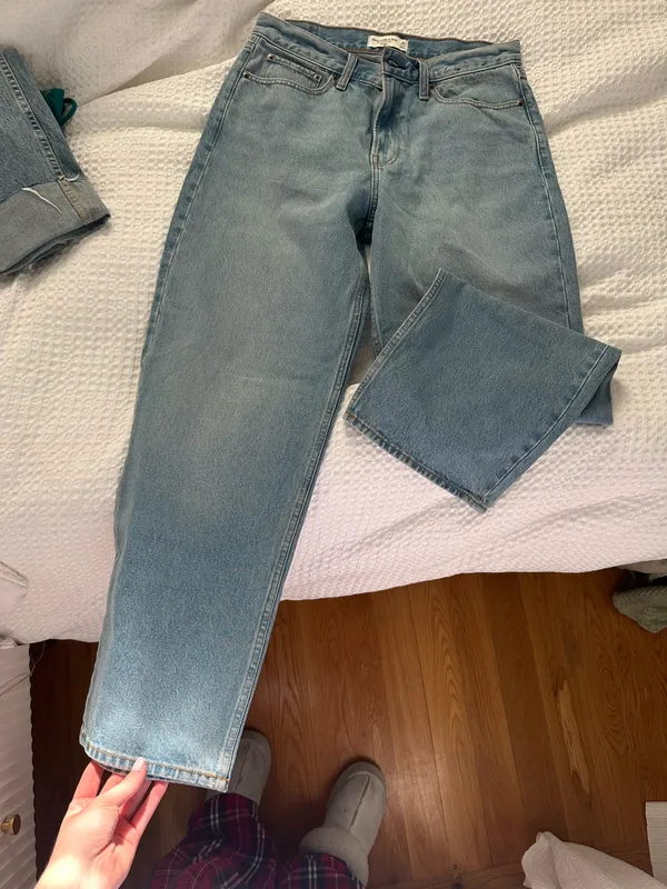Abercrombie Slouchy Mid-Rise Jeans - Image 2