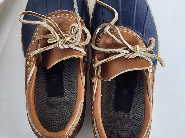 L.L. Bean Tan and Navy Womens Bean Boots Rubber Mocs Size 6 Wide - Image 8