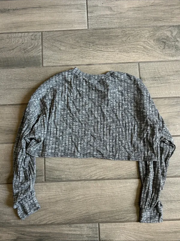 Boohoo Gray Ribbed Cropped Long-Sleeve Top - Image 4