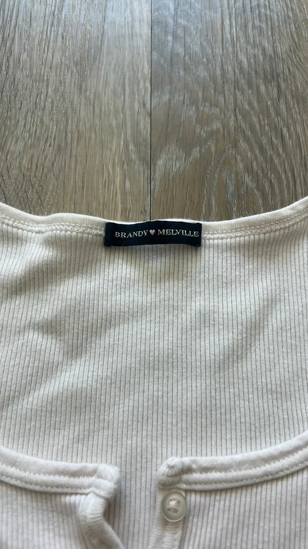 Brandy Melville Short Sleeve Pink Top - Image 3