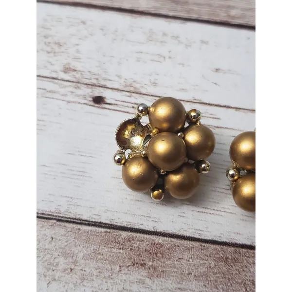Vintage Lisner Clip On Earrings - Image 2