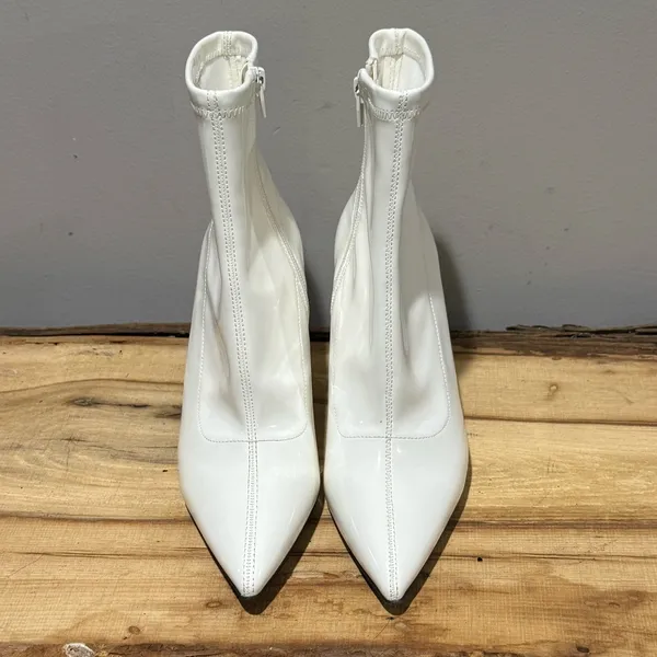 *NEW* WILD PAIR White Iloise Side-Zip Ankle‎ Go -Go Booties SIZE 6 A23 - Image 4