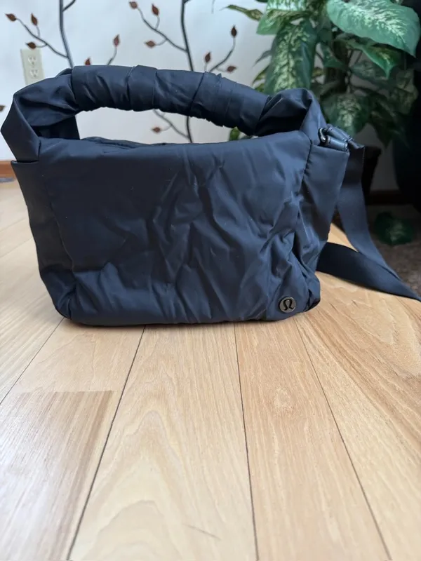 Lululemon Gathered Handle Crossbody Bag  - Image 11