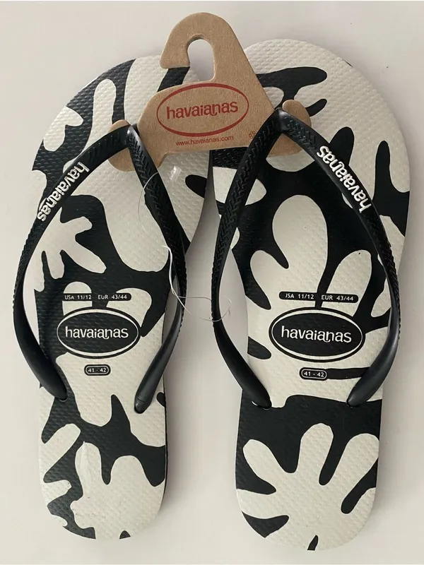NWT Havaianas Women’s Slim Coral Slip on Black & White Flip Flops - Image 2