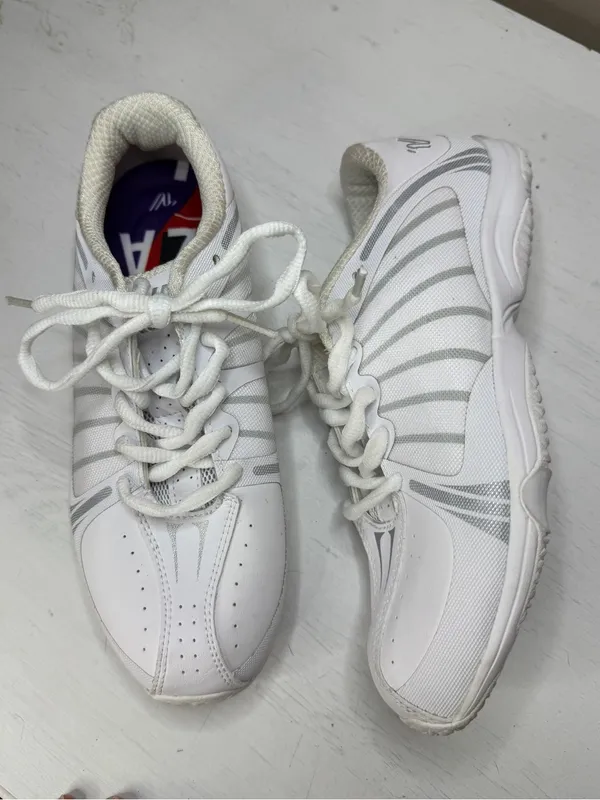 Varsity Miza+ White Cheer Shoes. Size 6.5 - Image 2