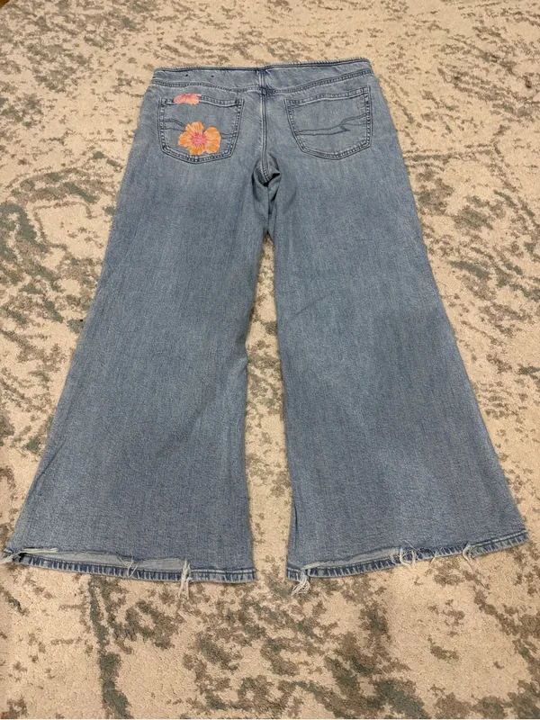 American Eagle Super Low-Rise Baggy Flare Floral Jeans Size 16 - Image 4