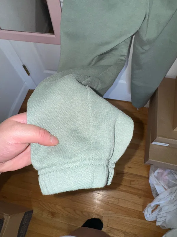 Green sweatpants size medium - Image 5