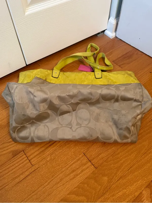 Y2K Coach Getaway Nylon Signature Tote in Yellow and Cream - Image 10