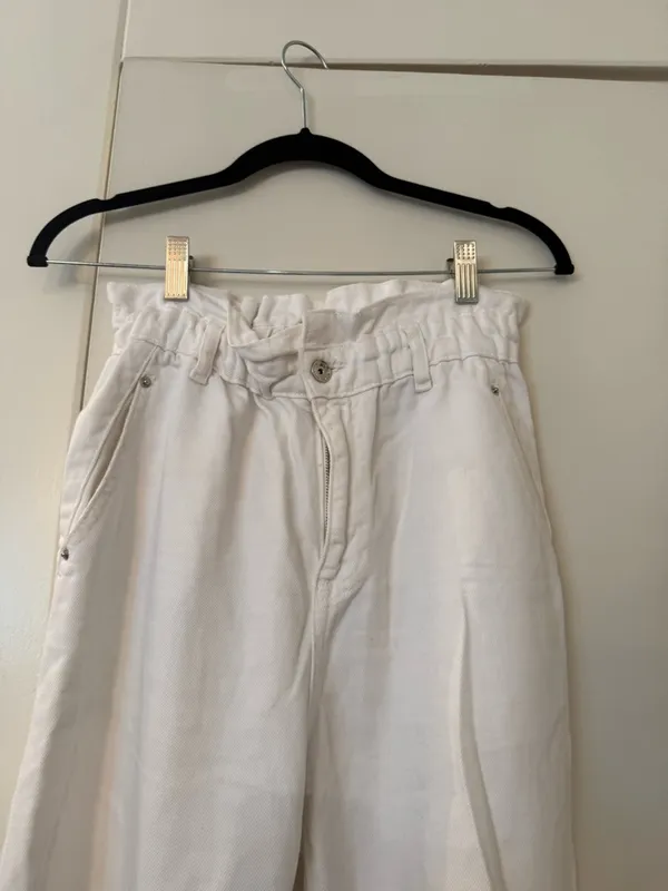 Zara White Paperbag Waist jeans Sz 2 - Image 2