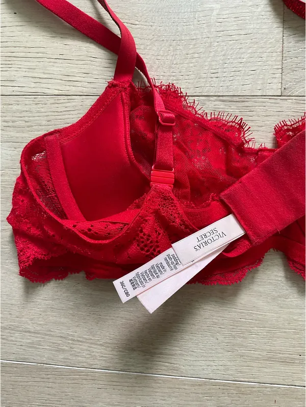 Victoria's Secret Bra - Image 9