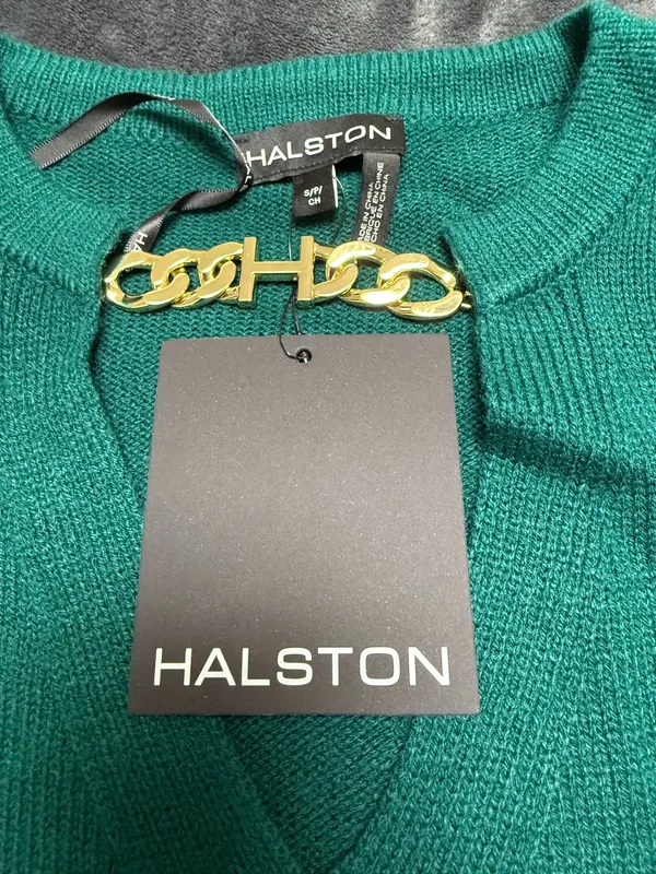 Halston green sweater with gold chain detail #luxury #knitwear - Image 3