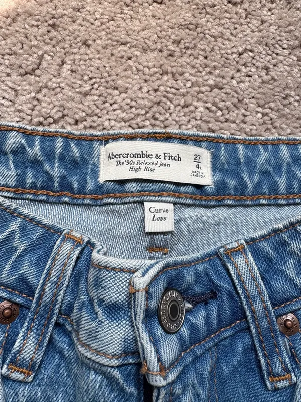 Abercrombie High-Rise Jeans 90s Curve Love - Image 4