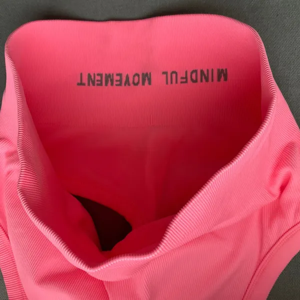 Alo Yoga Seamless Ribbed Favorite Bra Tank Neon Bubblegum M - Image 4