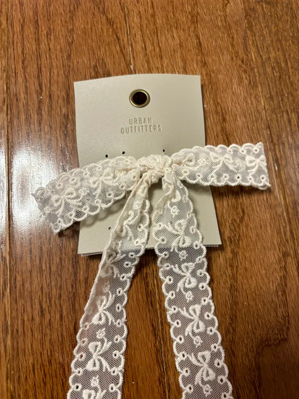 Urban Outfitters NWT coquette Medium Lace Hair Bow Barrette - Image 6