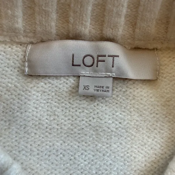 LOFT Women’s size xs Cream Crewneck Sweater soft and cozy - Image 6