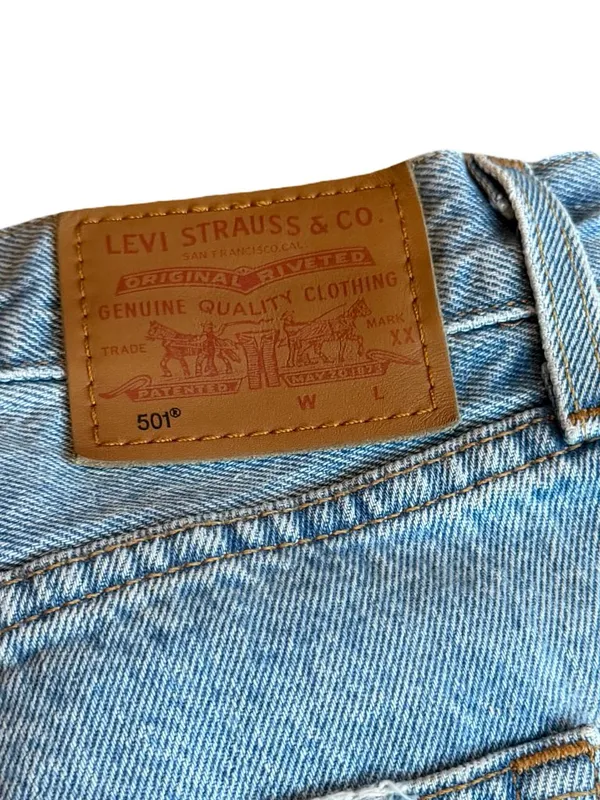 Levi's 501 Light Wash Jeans Straight Leg Distressed Classic Size 28 x 32 Women's - Image 12