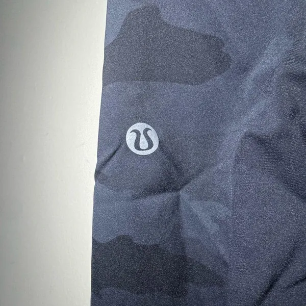 Lululemon Base Pace High-Rise Short 8"
Heritage 365 Camo Deep Coal Multi… - Image 6