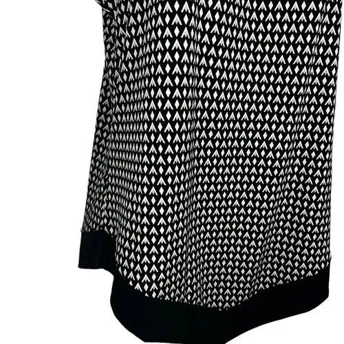 WHITE HOUSE BLACK MARKET Geometric Halter Sharkbite‎ Black White Top NWOT S - Image 5